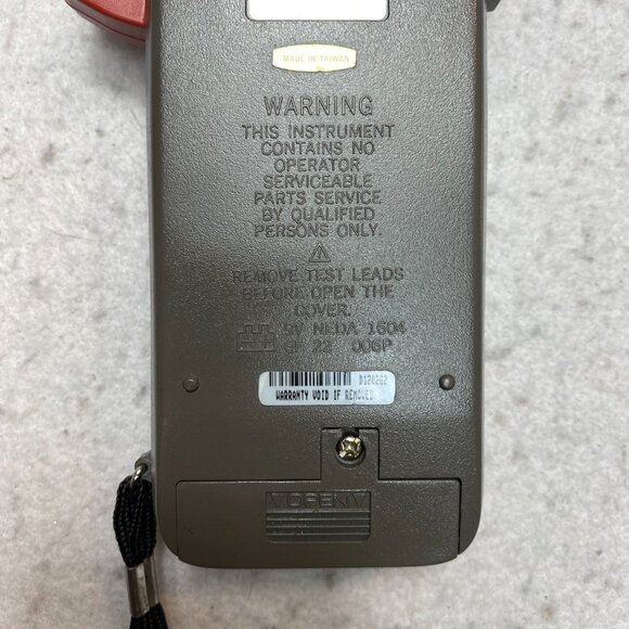 Extech Instruments Cat III 600V AC / DC Clamp Meter With Case No. 30299 - Picture 4 of 9